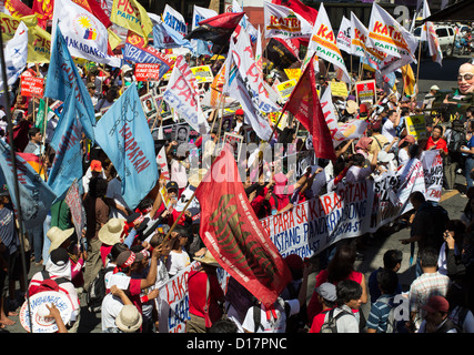 I manifestanti durante la 64a Dichiarazione Universale dei Diritti Umani nelle Filippine Foto Stock