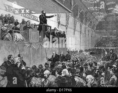 DWIGHT MOODY (1837-1899) con il connazionale americano revivalista collega Ira Sankey parlando presso la Agricultural Hall di Londra, 1873 Foto Stock