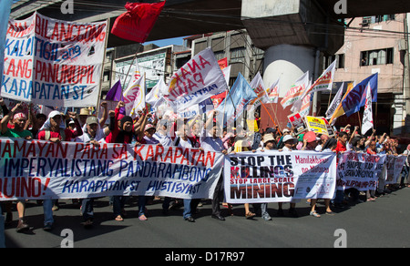 I manifestanti durante la 64a Dichiarazione Universale dei Diritti Umani nelle Filippine Foto Stock