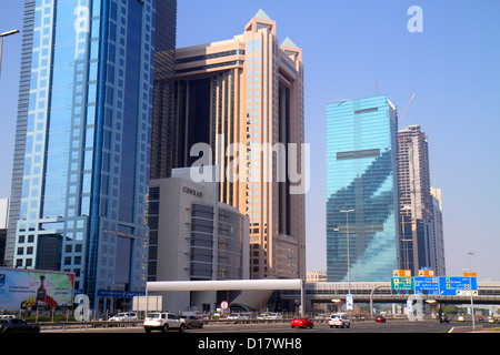 Dubai UAE,Emirati Arabi Uniti,Centro commerciale,Sheikh Zayed Road,Conrad,hotel,API World Tower,The Fairmont Dubai,hotel,Sama Tower,grattacielo alto di sk Foto Stock