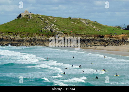 St Ives Porthmeor beach surfers, Cornwall Regno Unito. Foto Stock