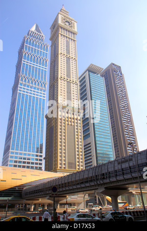 Dubai UAE,Emirati Arabi Uniti,Medio Oriente orientale,Centro commerciale,Sheikh Zayed Road,Emirates Towers Metro Station,linea rossa,metropolitana,treno,treno,pubblica tra Foto Stock