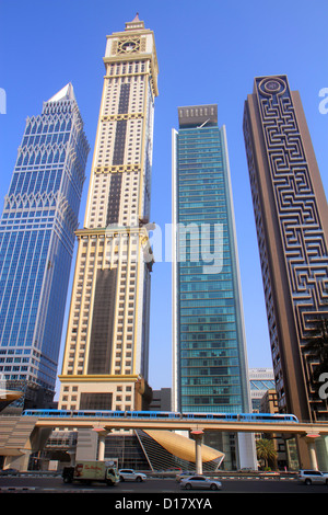 Dubai UAE,Emirati Arabi Uniti,Centro commerciale,Sheikh Zayed Road,stazione della metropolitana Emirates Towers,linea rossa,metropolitana,treno,treno,la Torre,al Yaqoub Tower,Capo Foto Stock