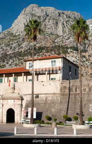 Il West / Sea Gate ingresso del Cattaro città vecchia in Montenegro. Foto Stock