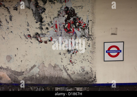 Parete in corrispondenza di Kennington La stazione della metropolitana di Londra, Foto Stock