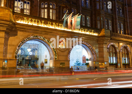 Ingresso principale della Midland Hotel nel centro della città di Manchester di notte Foto Stock