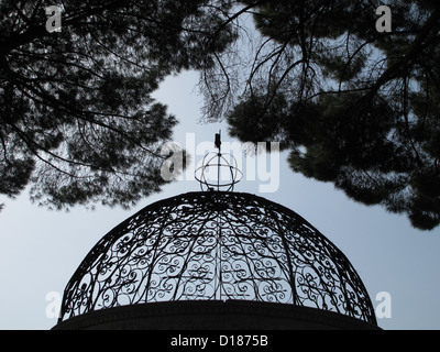 Tetto gazebo in villa sciarra park a roma italia Foto Stock