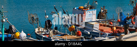 L'Italia, sicilia, Marina di Ragusa, barche da pesca nel porto Foto Stock