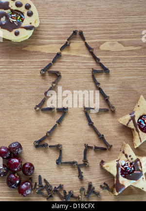 Asciugato i chiodi di garofano. Decorazione per albero di Natale. Foto Stock