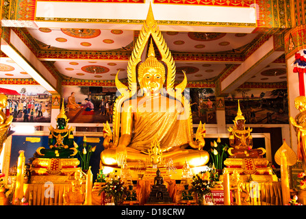 Statua di Buddha è situato a un tempio in Thailandia Foto Stock