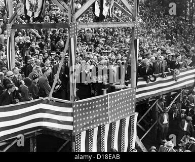 Herbert Hoover solo 1928 interruzione campagna democratica in Sud. Il 1928 repubblicano candidato presidenziale, ha parlato a 50.000 Foto Stock
