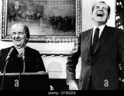 Il Primo Ministro israeliano Golda Meir e il presidente Richard Nixon incontro con la stampa nella sala Roosevelt della Casa Bianca. Foto Stock