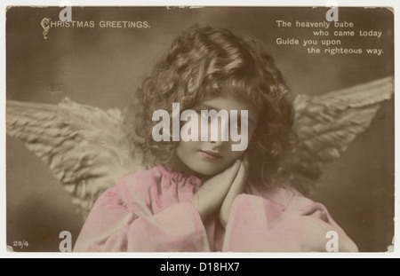 Originale cartolina di Natale sentimentale d'epoca di una bella ragazza giovane con ali d'angelo datata 1922, Regno Unito Foto Stock