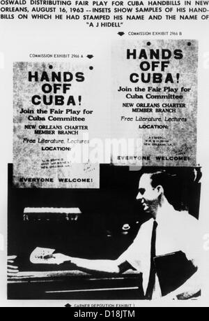 Commissione Warren presentano. JFK assassin Lee Harvey Oswald distribuzione di Fair Play per Cuba da locandine sul quale aveva timbrato il suo Foto Stock