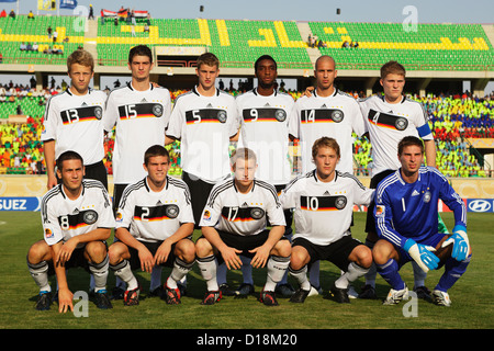 In Germania i giocatori line up per la fotografia di gruppo prima del 2009 FIFA U-20 World Cup Group C match contro la Corea del Sud. Foto Stock