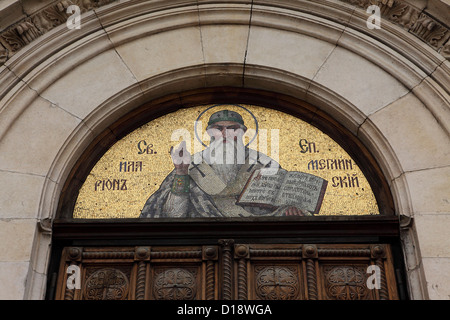 Santo Ortodosso sulla porta della Cattedrale Alexander Nevsky a Sofia, Bulgaria. Foto Stock