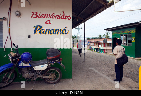 Panama border crossing dal Costa Rica Foto Stock