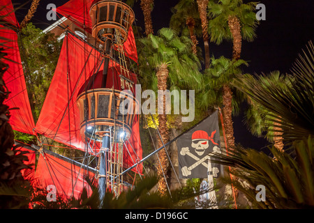 Treasure Island Hotel and Casino notturno su Las Vegas Blvd. a Las Vegas, Nevada. Foto Stock