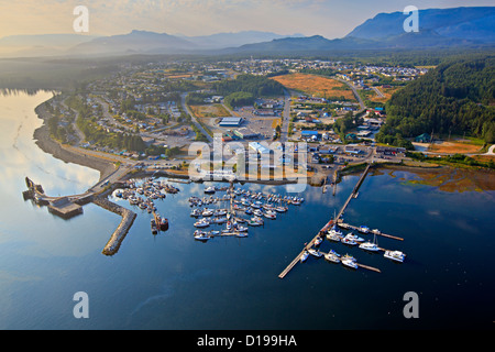 Foto aerea di Port McNeill, Isola di Vancouver, British Columbia, Canada. Foto Stock