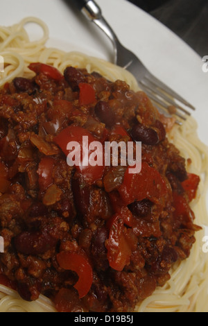 In casa vegetarian spaghetti alla bolognese sulla piastra bianca Foto Stock