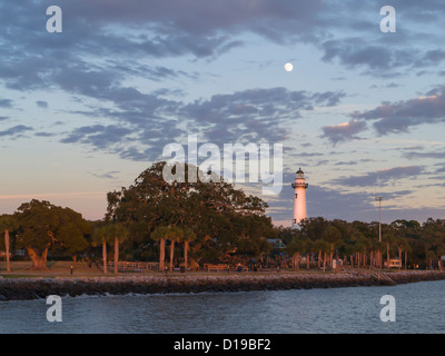 Nel tardo pomeriggio la luce sul St Simons Island Lighthouse su San Simons Island Georgia Foto Stock
