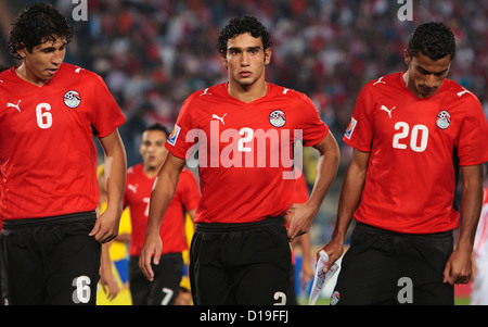 In Egitto i giocatori Ahmed Hegazy (6), Salah Soliman (2) e Hussam Arafat preparati per presentazioni del team prima di un U20 World Cup Match Foto Stock