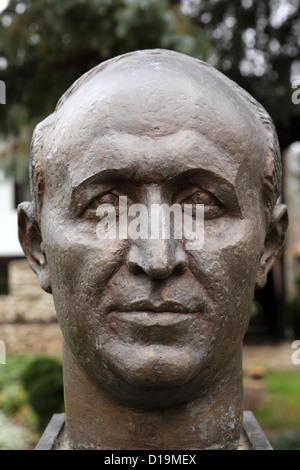 Busto di Todor Zhivkov, il Partito Comunista del capo di stato della Bulgaria a decorrere dal 1954 al 1989, in Pravets, Bulgaria. Foto Stock