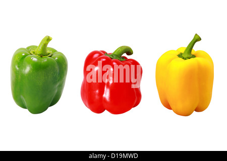 Rosso fresco verde e peperoni gialli isolati su sfondo bianco Foto Stock