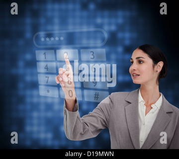 Imprenditrice di comporre un numero Foto Stock