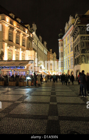 Piazza della Città Vecchia di notte, Praga, Repubblica Ceca Foto Stock