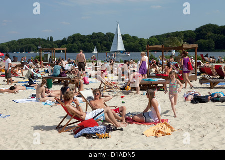 Essen, Germania, persone in spiaggia al lago Baldeneysee Foto Stock