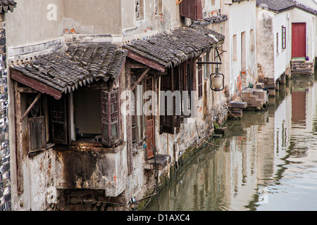 Le case tradizionali lungo Shantang canal a Suzhou, Cina. Foto Stock