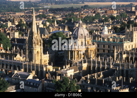 Oxford la Radcliffe Camera e chiesa di Santa Maria Vergine visto da un palloncino volo su Oxford. 1990. Foto Stock