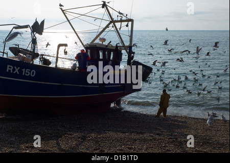 Barca da pesca di cattura di scarico,Hastings Foto Stock