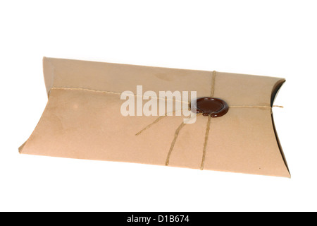 I pacchi con la fune e sigillo di cera isolata su sfondo bianco Foto Stock
