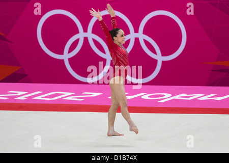 Jordyn Wieber (USA) preformare il piano esercizio durante la donna della squadra di ginnastica finali all'2012 Olimpiadi Estive Foto Stock