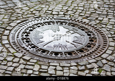 Berlino, Germania, decorativi chiusino sulla strada Foto Stock