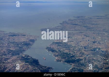 Vista aerea di Istanbul Turchia con Golden Horn lo stretto del Bosforo e il Mar di Marmara Foto Stock