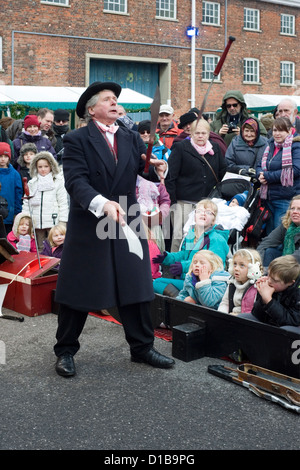 Showman nel periodo vestito a festa di Natale Royal Naval Dockyard di Portsmouth Foto Stock
