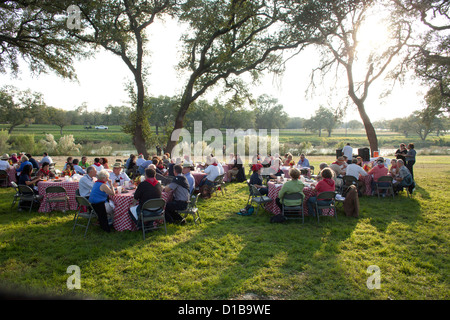 Cena a Barbecue sulle rive del fiume Pedernales presso il Ranch di LBJ National Historical Park fuori Stonewall, Texas Foto Stock