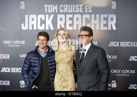 Dic. 13, 2012 - Madrid, Spagna - attore Tom Cruise, attrice Rosamund Pike e Direttore Christopher McQuarrie frequentare la Premiere spagnola di 'Jack' Pinza a Callao Cinema il 13 dicembre 2012 a Madrid, Spagna. (Credito Immagine: © Jack Abuin/ZUMAPRESS.com) Foto Stock