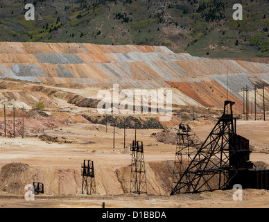 La contaminazione da attività minerarie in Butte, Montana. Il settore minerario è stata hard core di perforazione e fossa aperta mining. Foto Stock