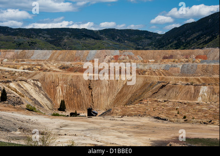 La contaminazione da attività minerarie in Butte, Montana. Il settore minerario è stata hard core di perforazione e fossa aperta mining. Foto Stock