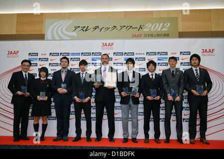 (L a R) Murata Machinery Ltd , Anna Doi (JPN), Genki Dean (JPN), Kentaro Nakamoto (JPN), Koji Murofushi (JPN), Ryota Yamagata (JPN), Masashi Eriguchi (JPN), Shinji Takahira (JPN), Syota Iizuka (JPN), Dicembre 13,2012 - Atletica leggera : JAAF Athletic Award 2012 a Cerulean Tower Tokyu Hotel, Tokyo, Giappone. (Foto di Giu Tsukida/AFLO SPORT) [0003] Foto Stock