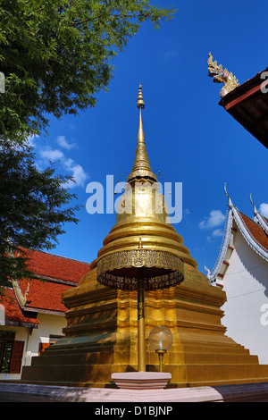 Golden Chedi di Wat Pa Phrao Nai tempio, Chiang Mai, Thailandia Foto Stock