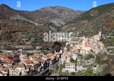 Pittoresco villaggio situato nella parte posteriore paese delle Alpi Marittime Foto Stock