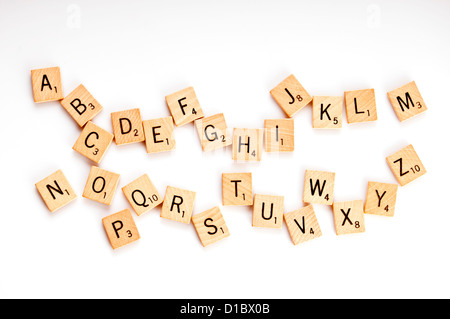 Scrabble sparse lettere dalla A alla Z Foto Stock