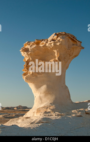 Fungo formazioni rocciose, White Desert (Sahara el Beyda), Egitto Foto Stock