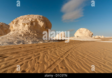Chalk formazioni rocciose, White Desert (Sahara el Beyda), Egitto Foto Stock