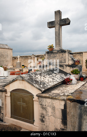 Alcudia, Mallorca, Spagna, tomba nel cimitero comunale Foto Stock